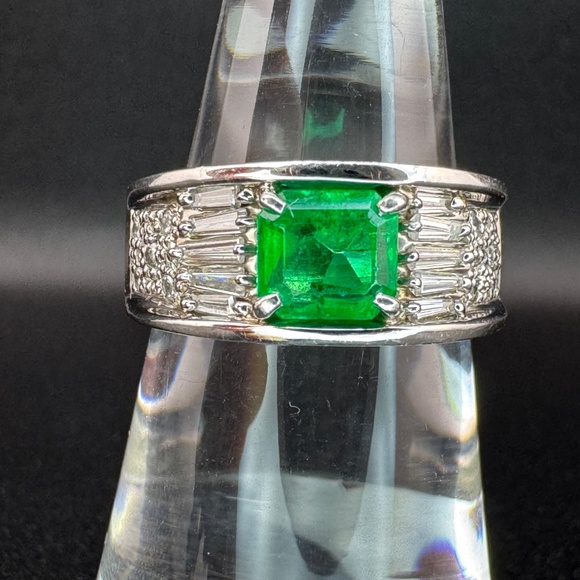 Holiday Sale Natural Earth Mined Emerald & Dia Ring Band, Plat., 11.14g, 5.75 - Picture 9 of 16